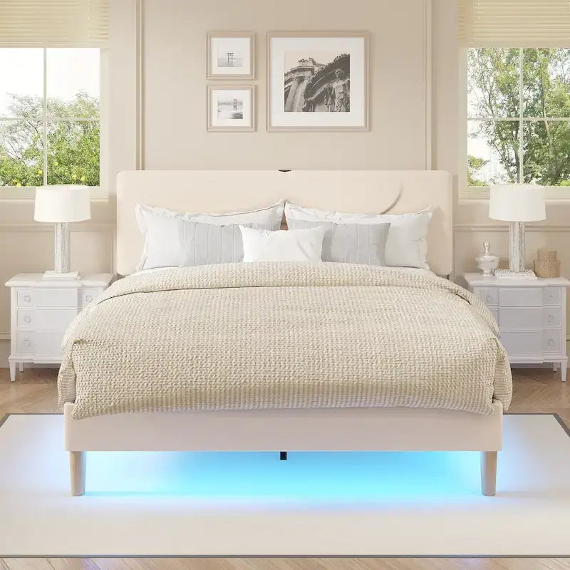 Struttura letto a piattaforma con stazioni di ricarica e luci LED, robuste doghe in legno, non richiede rete