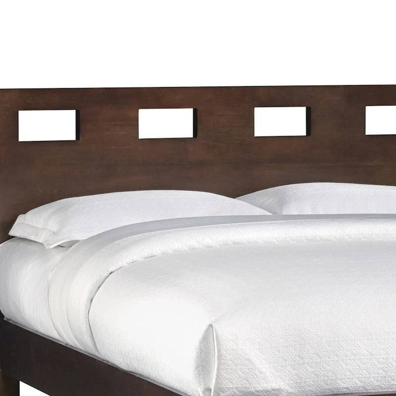 Letto matrimoniale, testiera a pannelli traforati, legno di mogano marrone